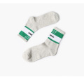 Design de lettre de bande amusante mignonne femme drôle femme femme pas cher personnalisée en gros chaussettes heureuses